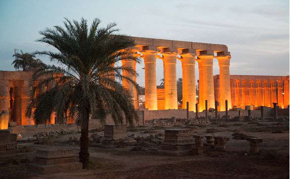 luxor_temple_at_night