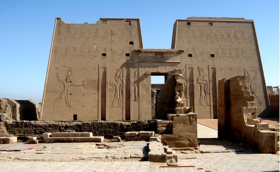 temple_of_edfu_close_up