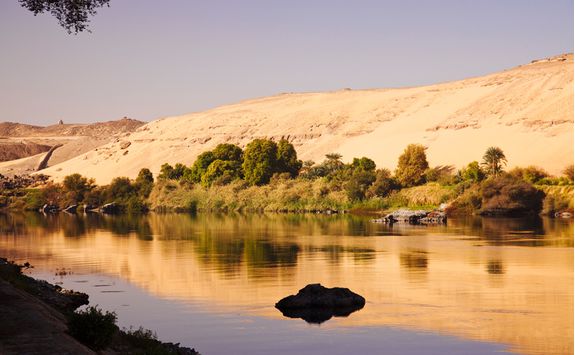 aswan_river_contrasting_colours