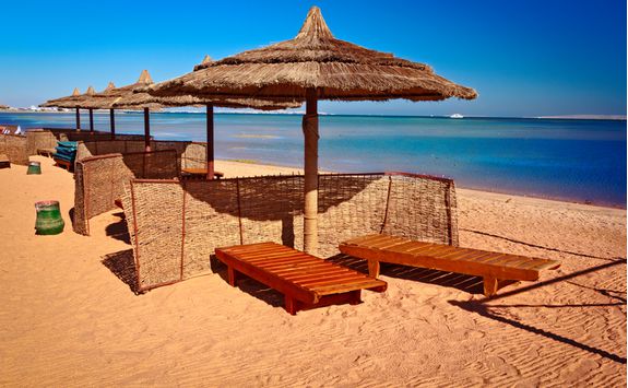 hurghada_beach_loungers