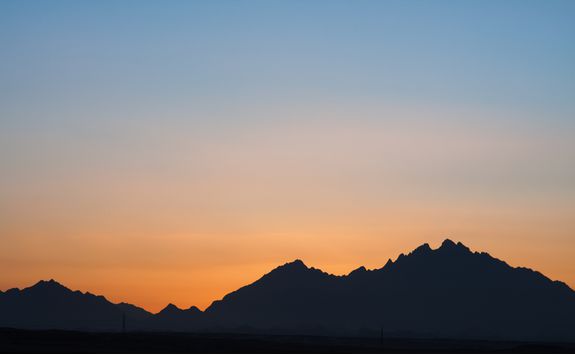 red_sea_mountains_sunset