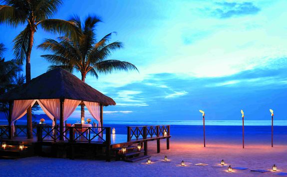 Sunset dining at the Shangri-La Rasa Ria