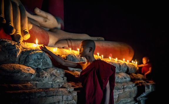 Sleeping Buddha and novice monk