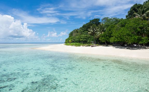 Gaya Island Beach
