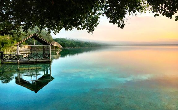 bacalar lagoon at dawn