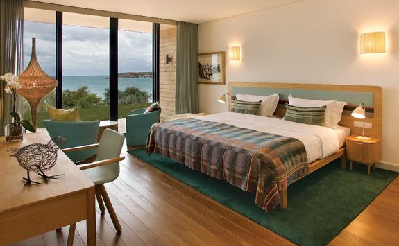 Large double bedroom