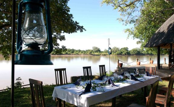 Outdoor dining at Nkwali