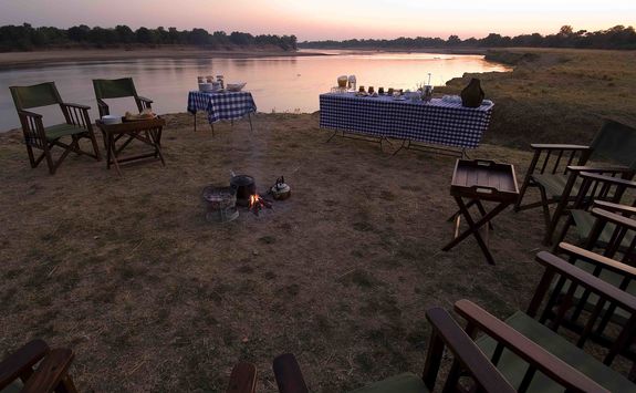 Alfresco dining at Nsefu Camp