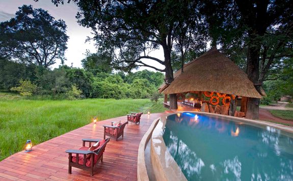 Swimming pool at Nkwali