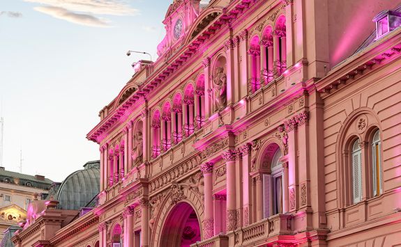 Casa rosada lit up