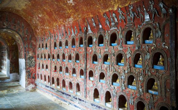 Inside Shwe Yan Pyay monastery