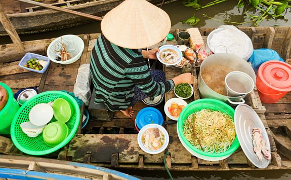 Floating pho stall