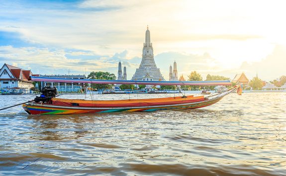 Wat Arun day river boat