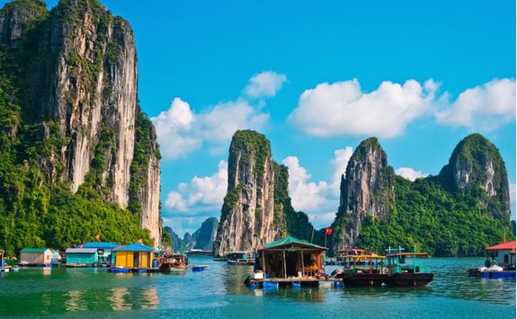 halong bay scenery