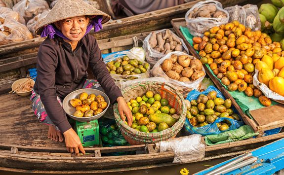 floating fruit market