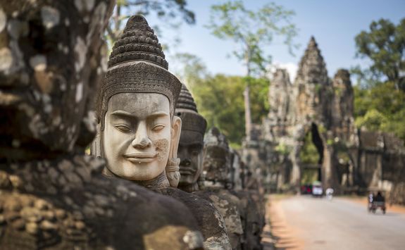 Buddhist head statue at Angkor Wat