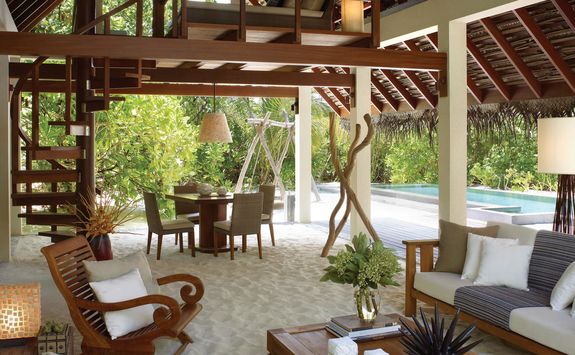 Four Seasons Landa Giravaaru