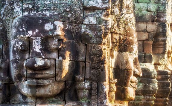 statues bayon temple