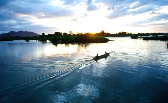 mekong river boat