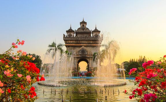 patuxai vientiane