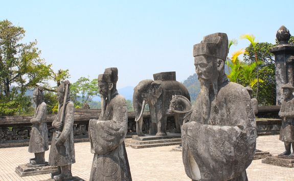 stone statues minh mang tomb