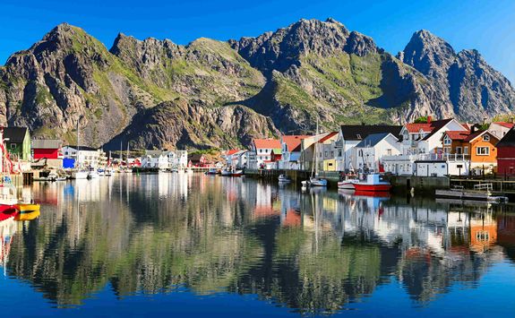 Hennigsvaer village