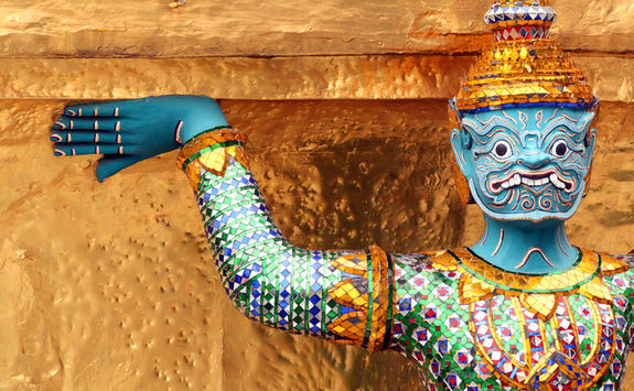 grand palace statue