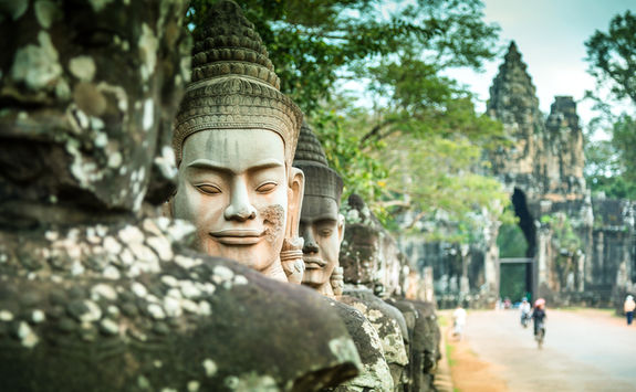 angkor statue temple