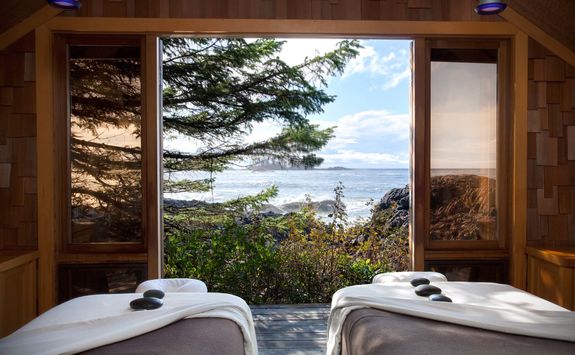 Wickaninnish Inn bedroom lookout