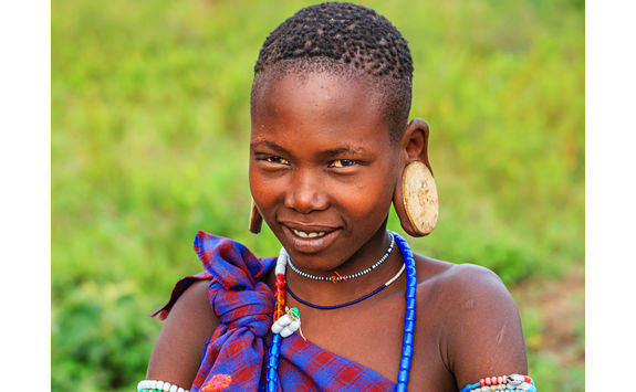 woman mursi tribe