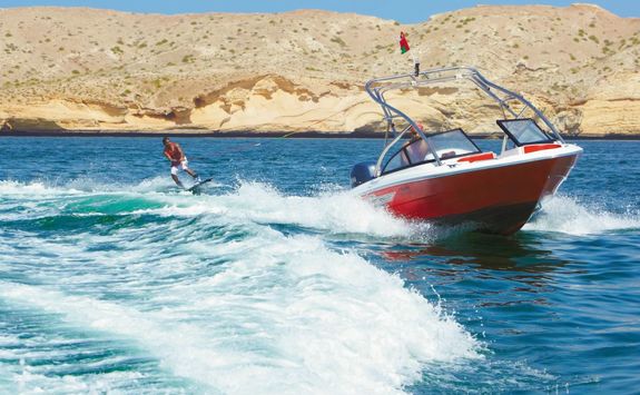 Barr al Jissah wake boarding