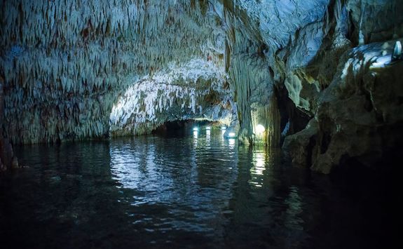 Diros caves