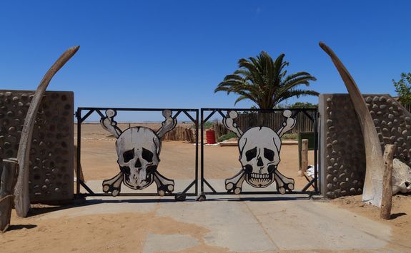 skeleton gates
