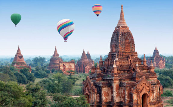 Hot air balloons in Bagan