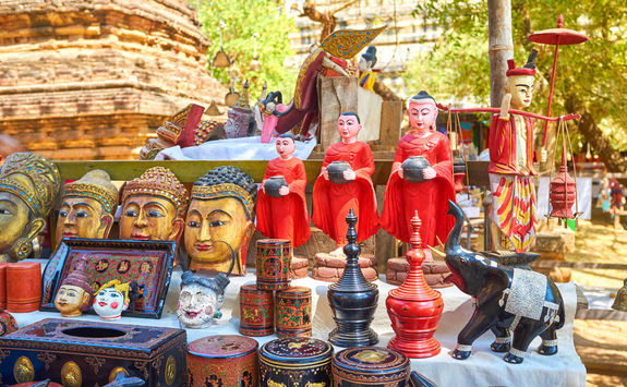 Sculptures for sale in Bagan Market