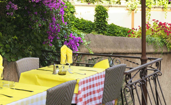 Outdoor restaurant
