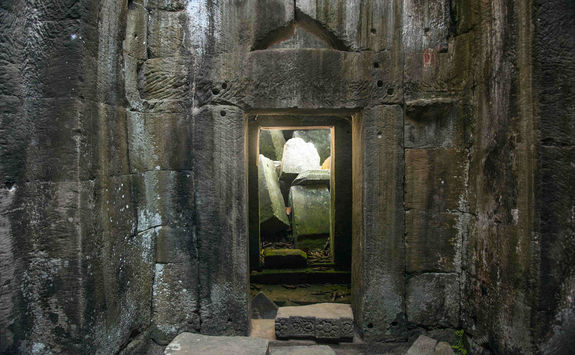 Door inside the Preah Khan temple