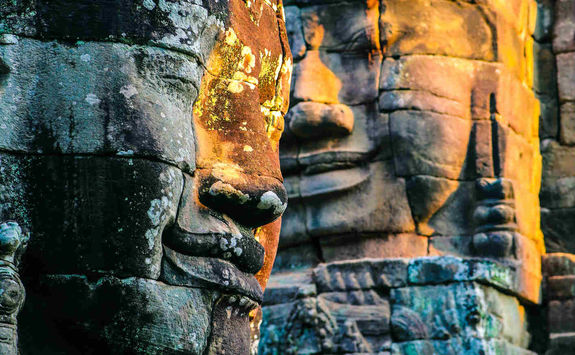 Sun reflection on Bayon faces