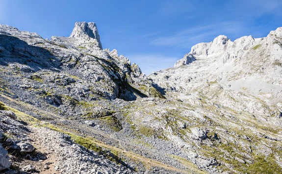 Naranjo de Bulnes landscape