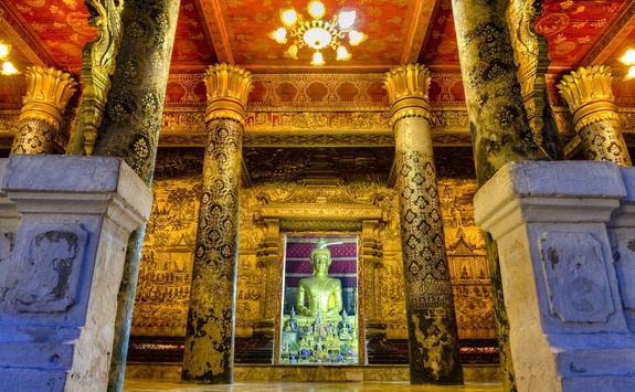 golden buddha statue