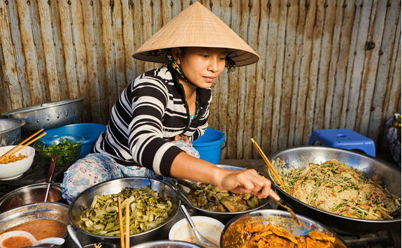 vietnamese food vendor on local market