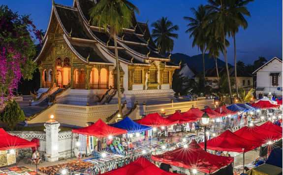 night market in luang prabang