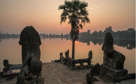 sra srang terrace in angkor wat temple complex at sunrise