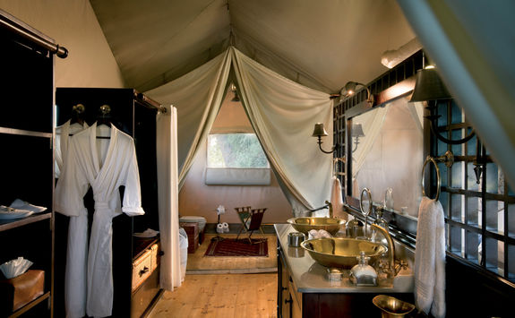 Duba expedition camp bathroom