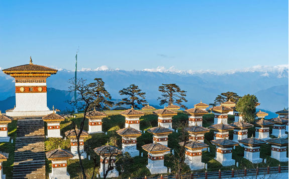 dochula pass view on himalayan peaks