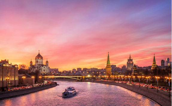 scarlet glow over moscow