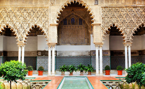 alcazar palace courtyard
