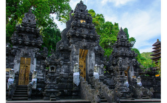 goa lawah temple