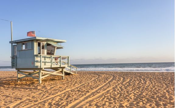 lifeguard cabin on santa monica beach