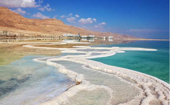 path from the salt in water